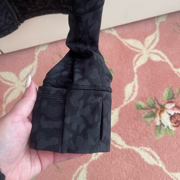 Lululemon define jacket color black camo leopard size 8 in good used condition. - Picture 4 of 5